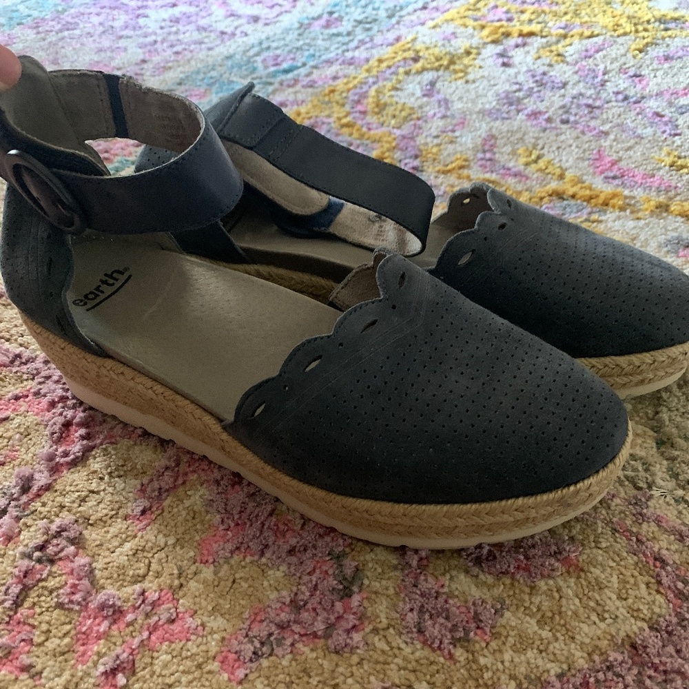 Earth Origins leather espadrille with ankle strap, navy, 9